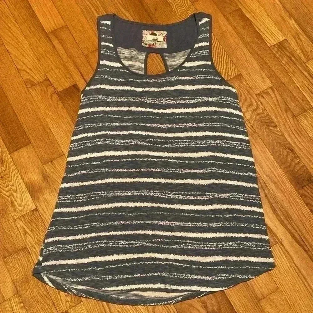 Cupio Sleeveless Tunic Tank Top.  Blue & White Stripe Design in Size Large.